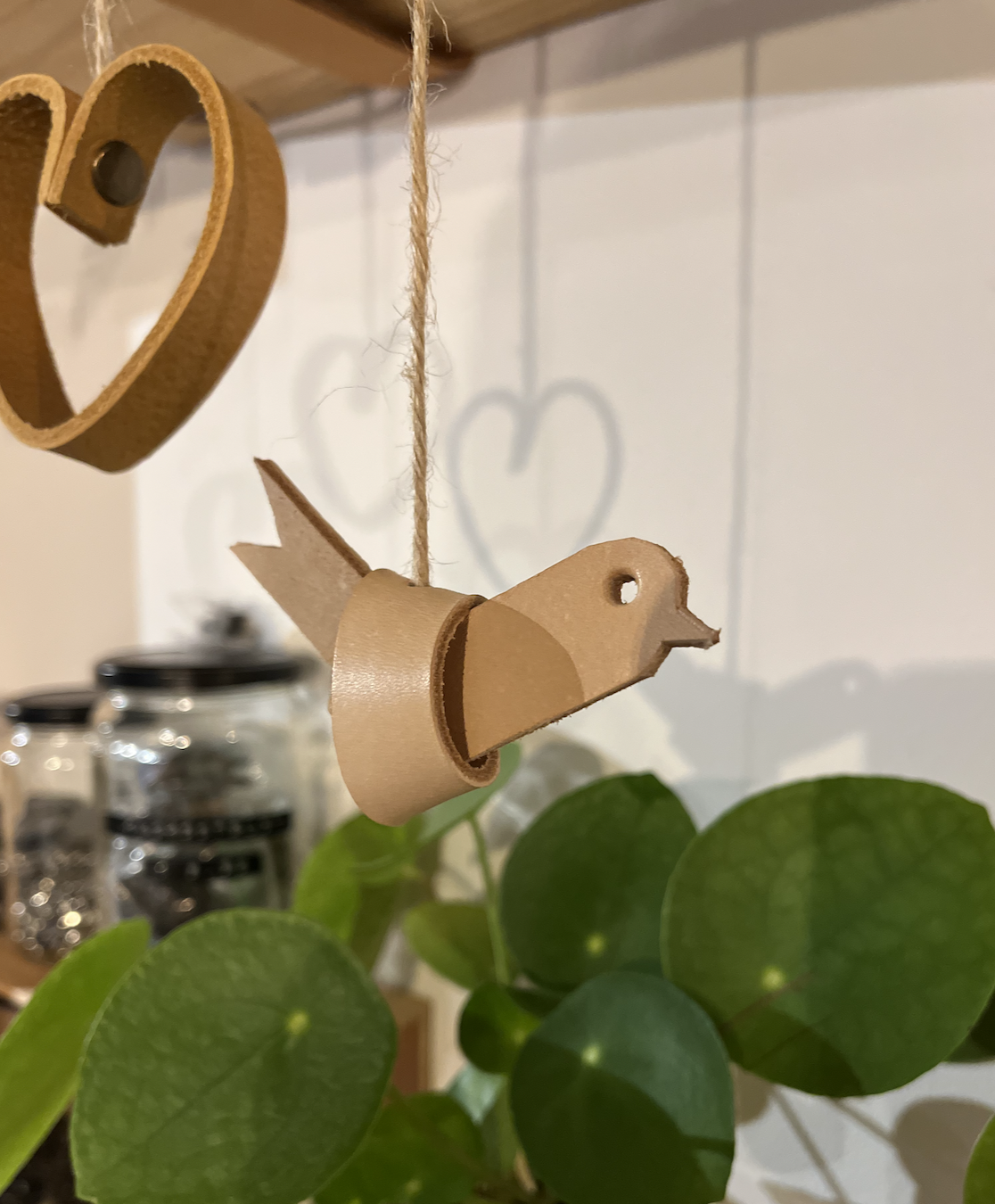Kom een leren vogeltje maken