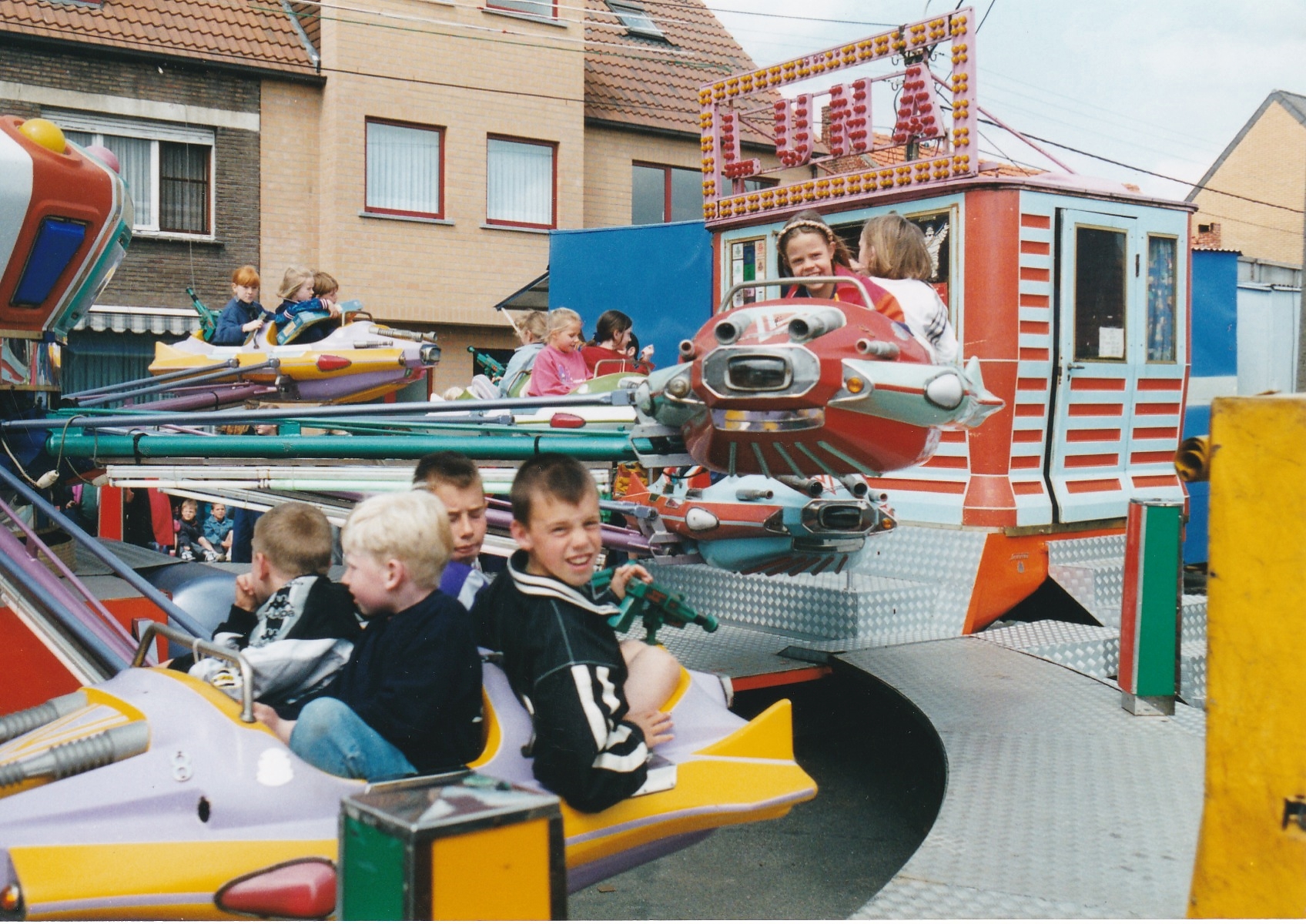 Van zoete nostalgie tot zotte verhalen: de kermis onthuld